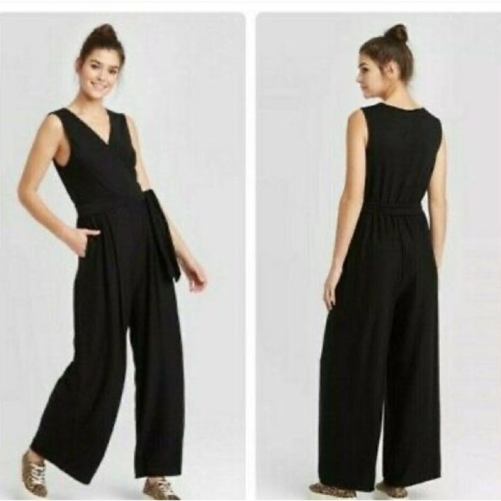 Xhilaration Black Wideleg Jumpsuit. Size XS, EUC